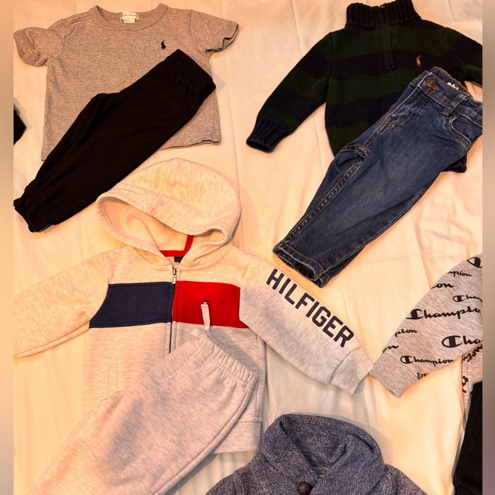 34 pieces. 16 matching outfits 12 and 12 to 18 months